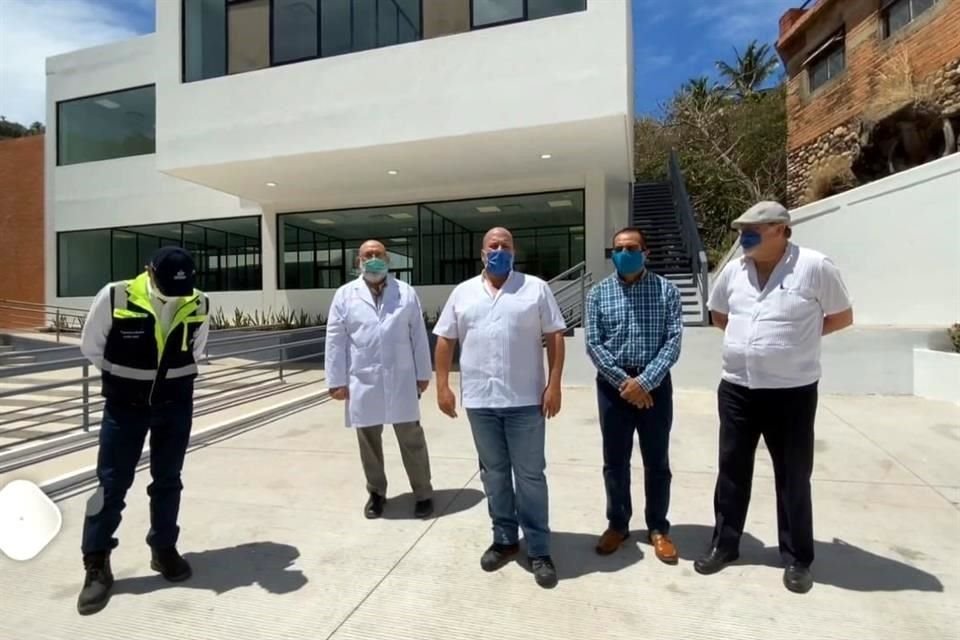 El Gobernador Alfaro expuso que para concluir las obras civiles se destinaron 17.5 millones de pesos.