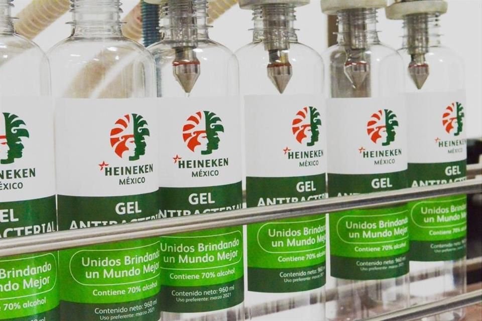 Las 130 mil botellas de gel desinfectante están elaboradas a partir del alcohol que se extrae de Heineken 0.0.