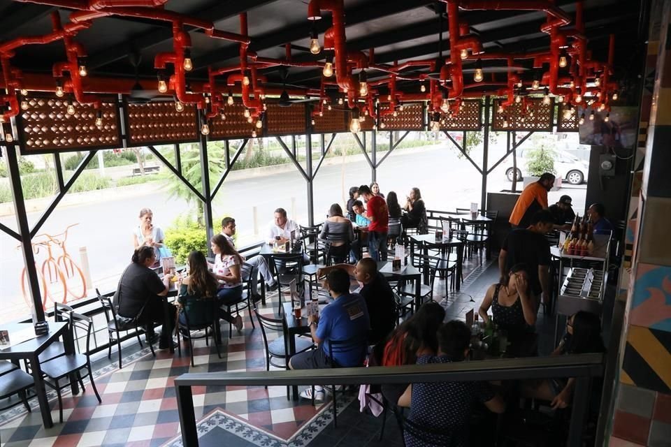 Cadenas grandes como Cervecería Chapultepec no tienen pagar la nómina de abril de los mil 200 empleados.