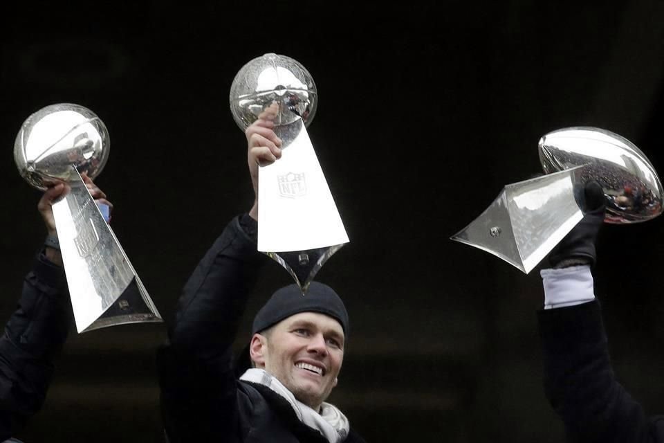 Tom Brady ya trabaja en la mercadotecnia en su nuevo equipo.