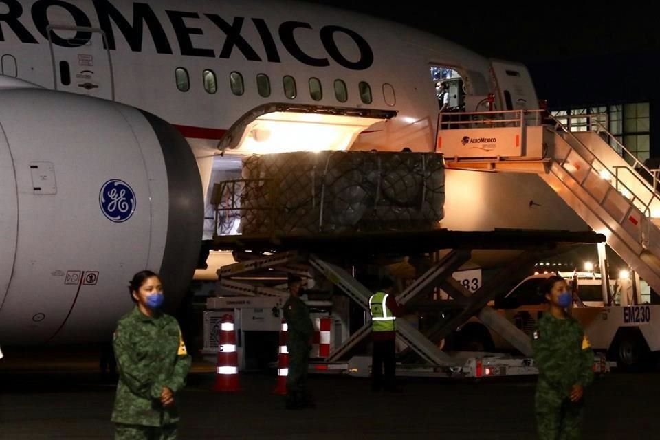 Los aviones Boeing 787-9 Dreamliner volaron más de trece horas con el equipo médico, entre mascarillas, ventiladores y monitores, para atender a pacientes graves infectados por Covid-19.