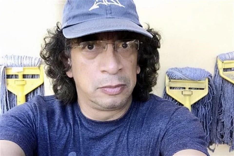 El escritor de comedia, guionista, conductor y productor, Gus Rodríguez, falleció a los 59 años.