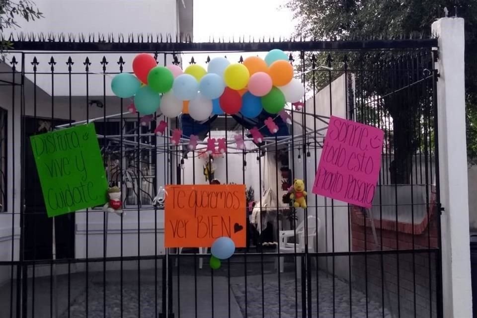 Vecinos de la colonia Misión de Santa Fe, decoraron el exterior de sus casas  para entretener a los niños encerrados por el Covid-19.
