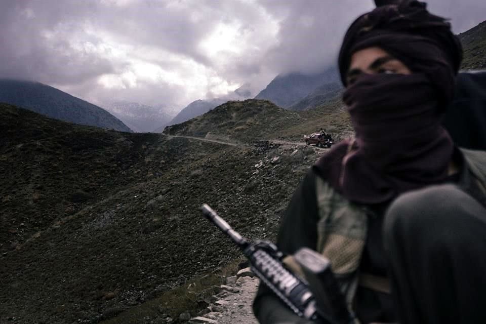 Rebelde talibán en la provincia de Nangarhar , Afghanistan.