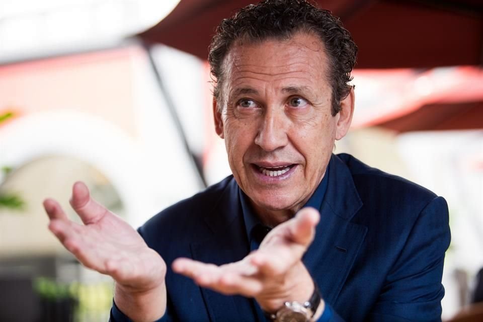 Jorge Valdano pidió que se deje en paz al ex astro brasileño, ya que no es un delincuente.