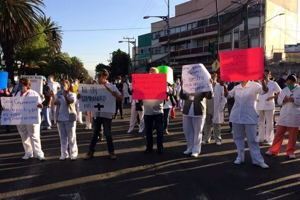Los inconformes cerraron la Avenida Politécnico Nacional.