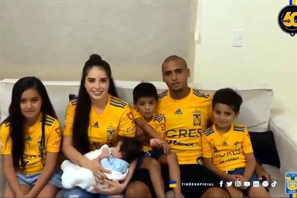 Luis 'Chaka' Rodríguez agradeció junto a su familia.