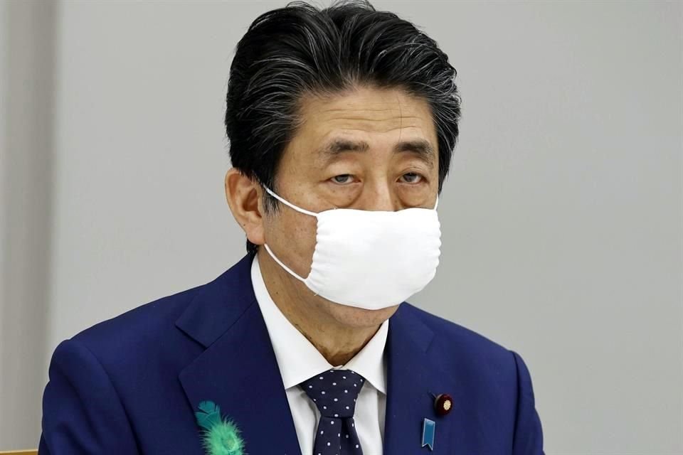 Primer ministro de Japón Shinzo Abe expandió estado de emergencia por Covid-19 a nivel nacional, tras haber emitido medida en 7 prefecturas.