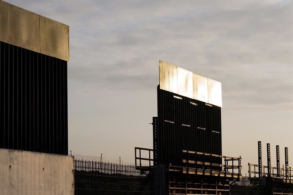 Segmentos del nuevo muro de Trump en la frontera de Texas.