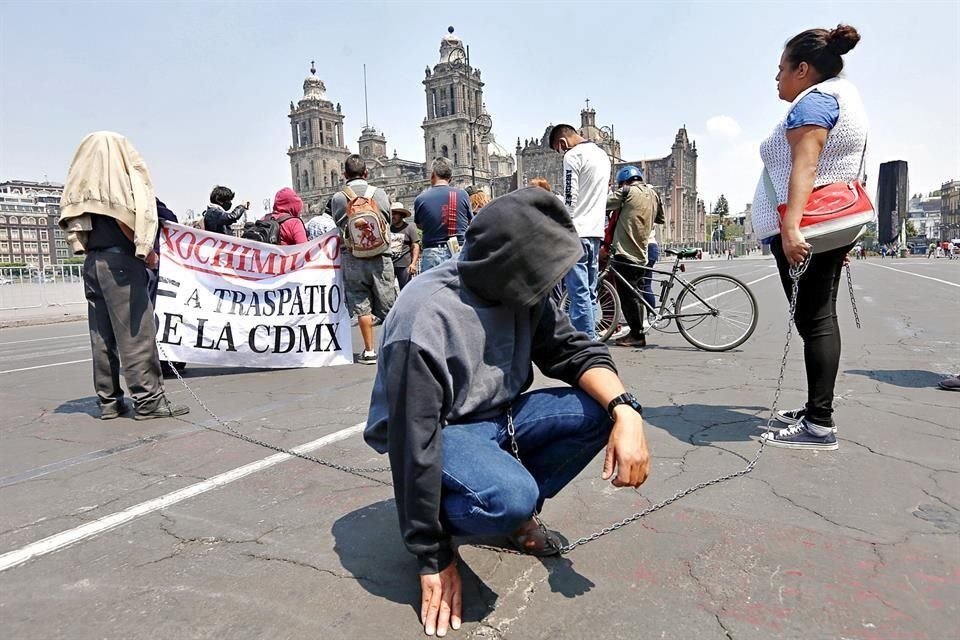 Pobladores de Xochimilco que cultivan y venden elotes aseguran que ya no obtienen ganancia de su producto, por lo que protestaron el jueves.