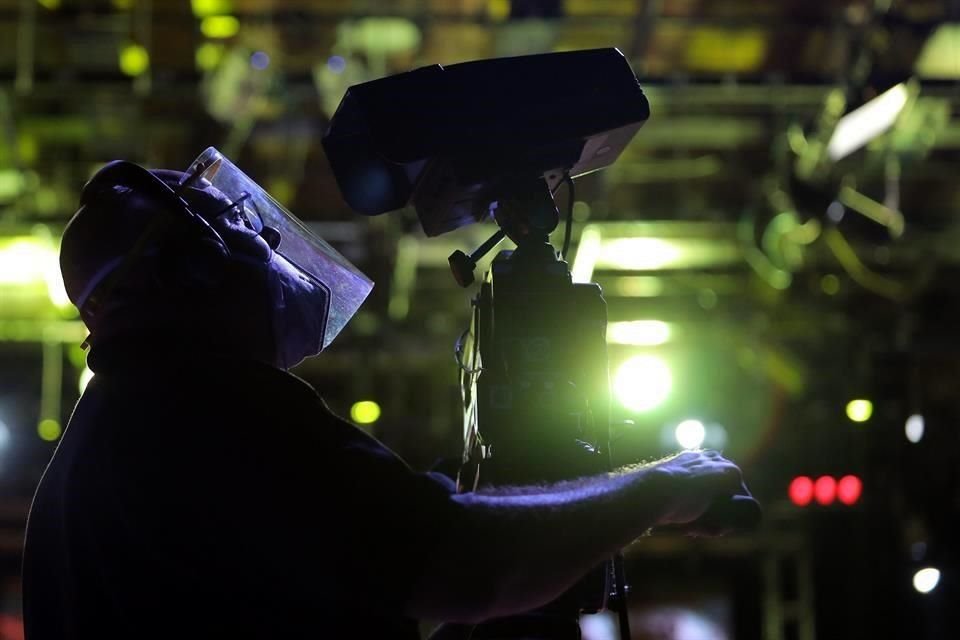 Como medida necesaria, hubo sanitización previo al evento Lucha Fighter AAA, además de que el personal usó protección para evitar e contagio del Covid-19.