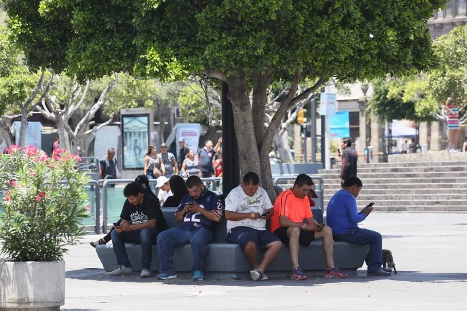 Quienes incumplan medidas sanitarias y de aislamiento social ordenadas por el Gobierno de Jalisco podrían ser arrestadas hasta por 36 horas.