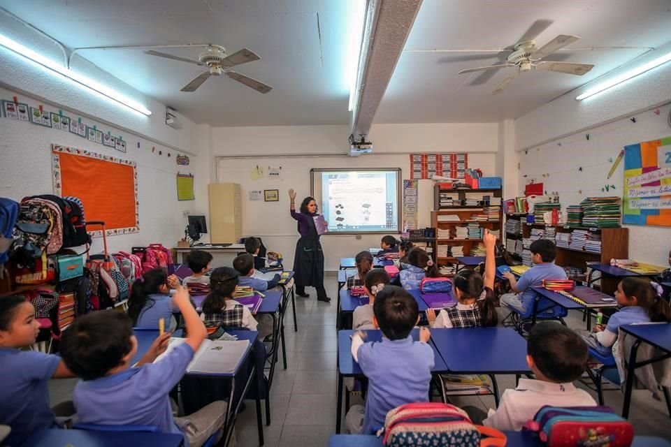 Los legisladores del PRI señalaron que la Profeco debe asumir su responsabilidad y convertirse en un mediador entre madres y padres de familias y las escuelas privadas.