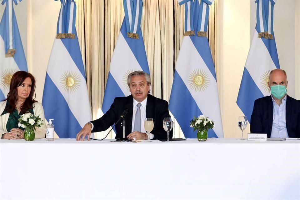 Alberto Fernández (centro), Presidente de Argentina.