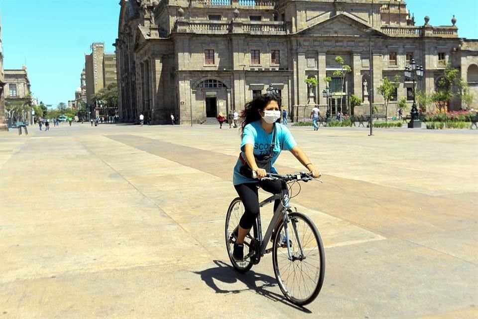 Las personas que se trasladen en bicicleta también deberán utilizar el cubrebocas de manera obligatoria.