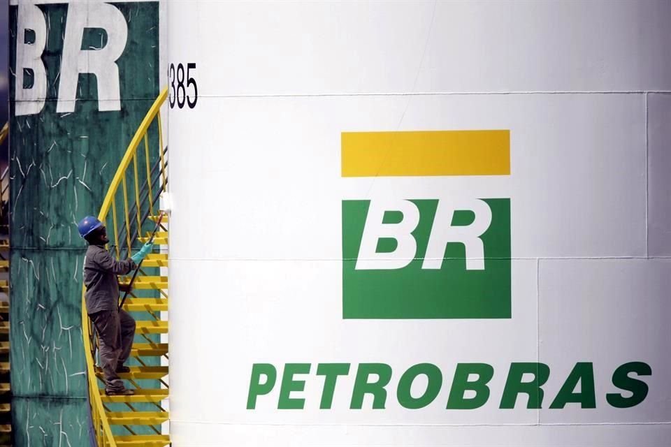 Monteiro llegó a la estatal petrolera junto con el expresidente de Petrobras Aldemir Bendine, nombrado por la entonces presidenta Dilma Rousseff.