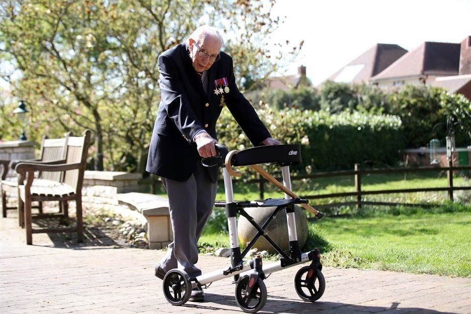 Tom Moore es todo un ídolo a sus 99 años.
