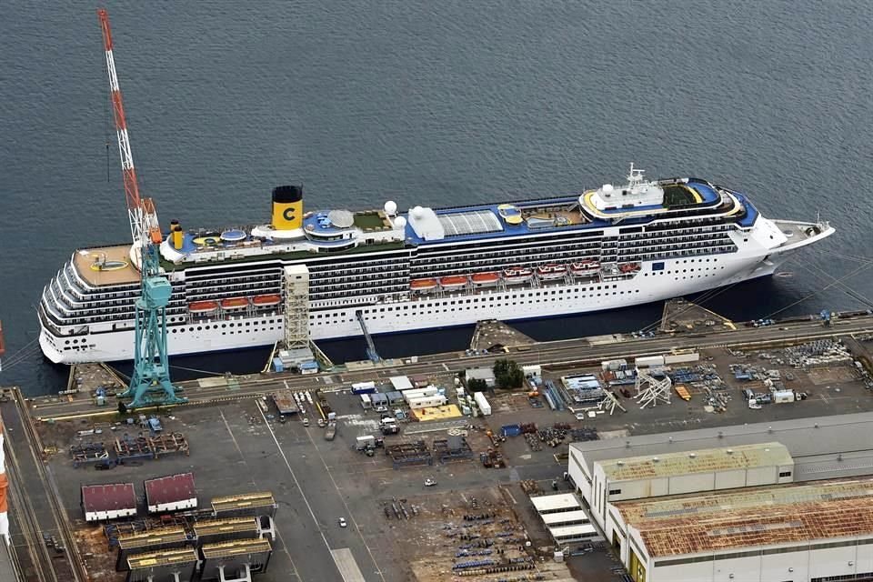 Japón elevó a 48 cifra de casos de Covid-19 en crucero italiano Costa Atlántica, atracado en Nagasaki, tras detectar 14 nuevos contagios.