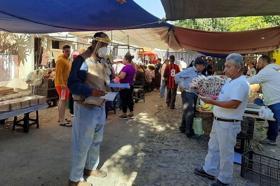 En los tianguis de Zapopan han retirado a los que son considerados giros no esenciales.