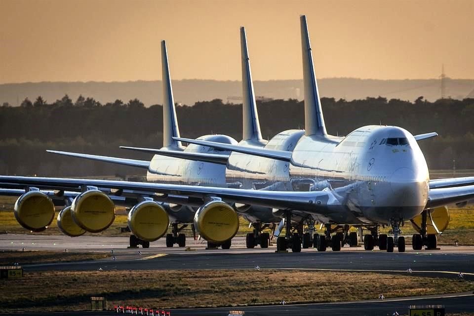 Previo al brote de Covid-19, Boeing estaba batallando por la puesta en tierra de sus aviones 737 MAX tras dos choques fatales.