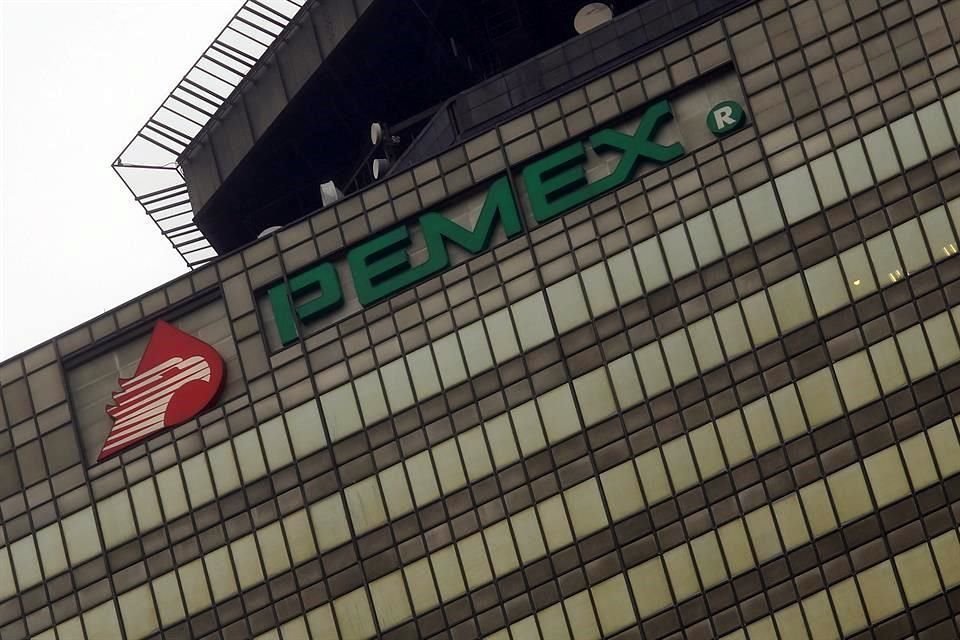 Filial de Pemex en Houston, que dirige la hija del Secretario de AMLO Alejandro Esquer, mantiene en secreto nómina y contratos millonarios.