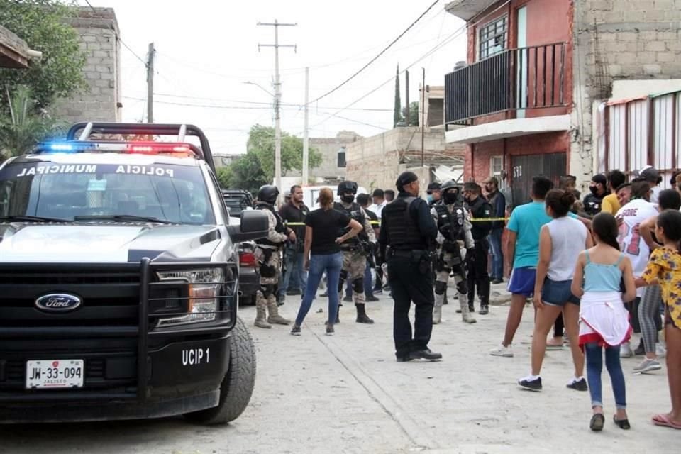 La familia del occiso llegó al domicilio y reclamó el dinero que traía la víctima en su pantalón.