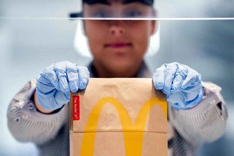 Arnhem (Netherlands), 01/05/2020.- A McDonald's staff is at work at a test location set up in the fast-food chain's branch at GelreDome in Arnhem, The Netherlands, 01 May 2020.