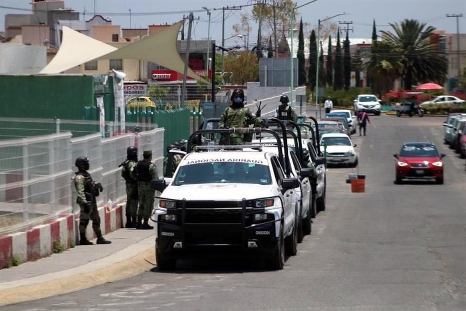 La Guardia Nacional patrullas las inmediaciones del recinto.