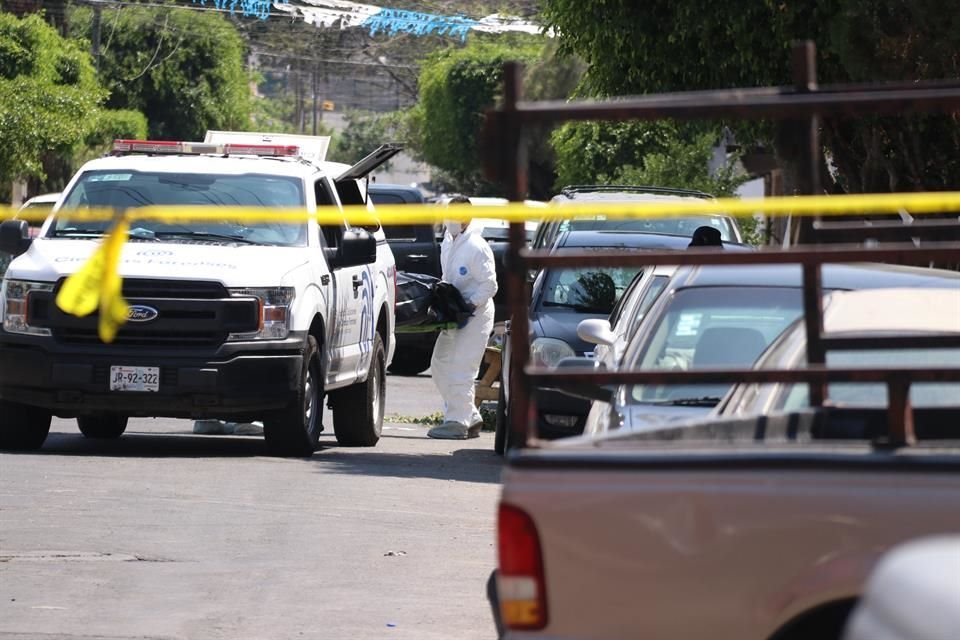 En la Colonia López Portillo fueron asesinados tres hombres y una mujer.