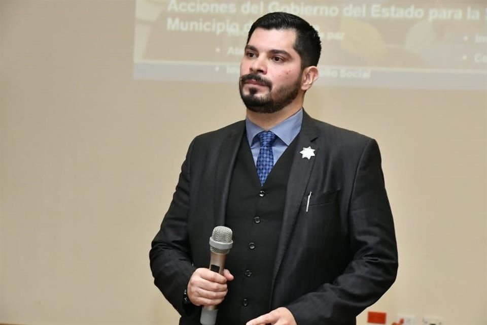 En noviembre de 2016, Aparicio Avendaño, quien se desempeñaba como comandante de la Policía Federal, asumió como titular de la entonces Policía Estatal Única en Chihuahua.