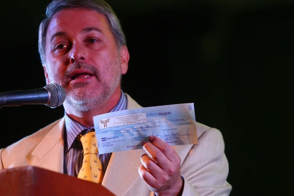 En junio de 2012, en un acto masivo, ciudadanos regresaron una mentada de madre al entonces Gobernador de Jalisco, Emilio González Márquez.