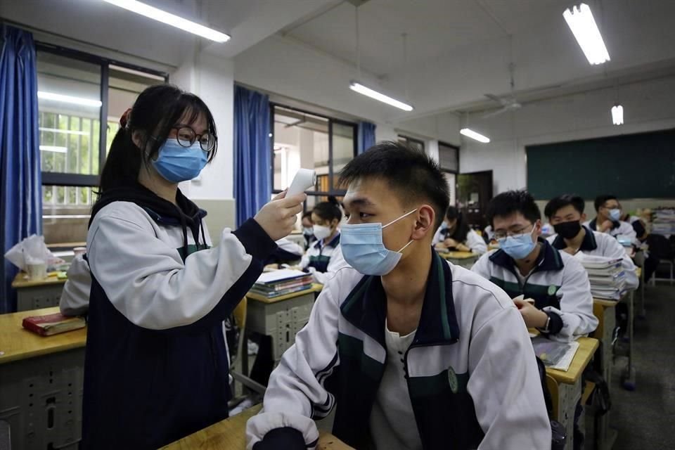 La temperatura del alumnado será monitoreada y se harán pruebas a quien presente síntomas.