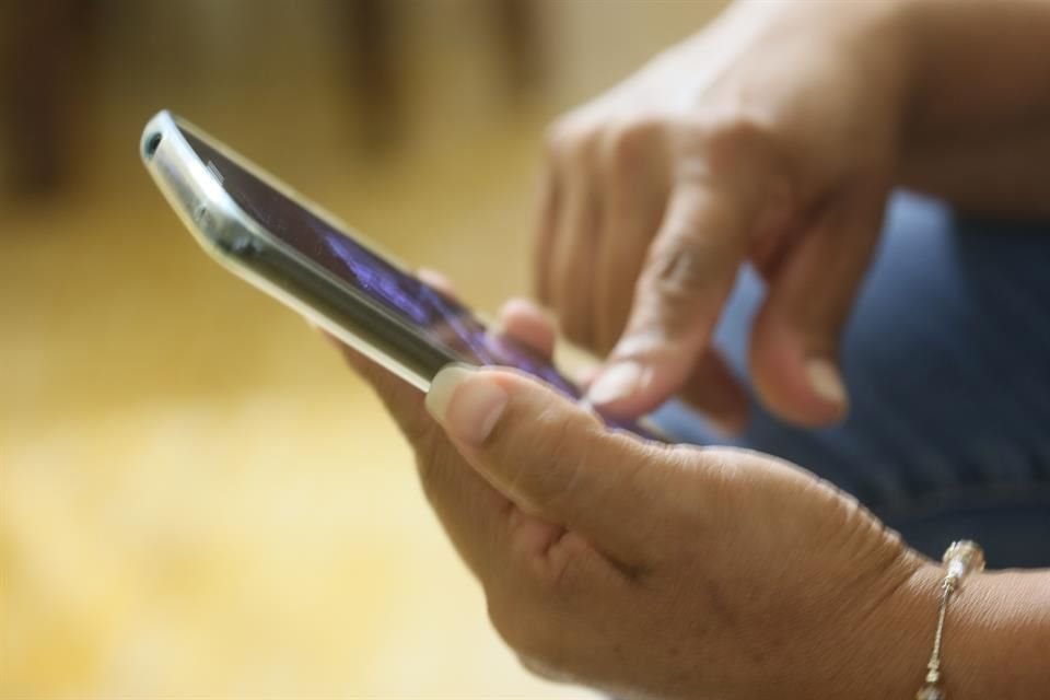 Especialistas recomiendan dejar las líneas de telefonía móvil libres durante y después de un fenómeno natural.