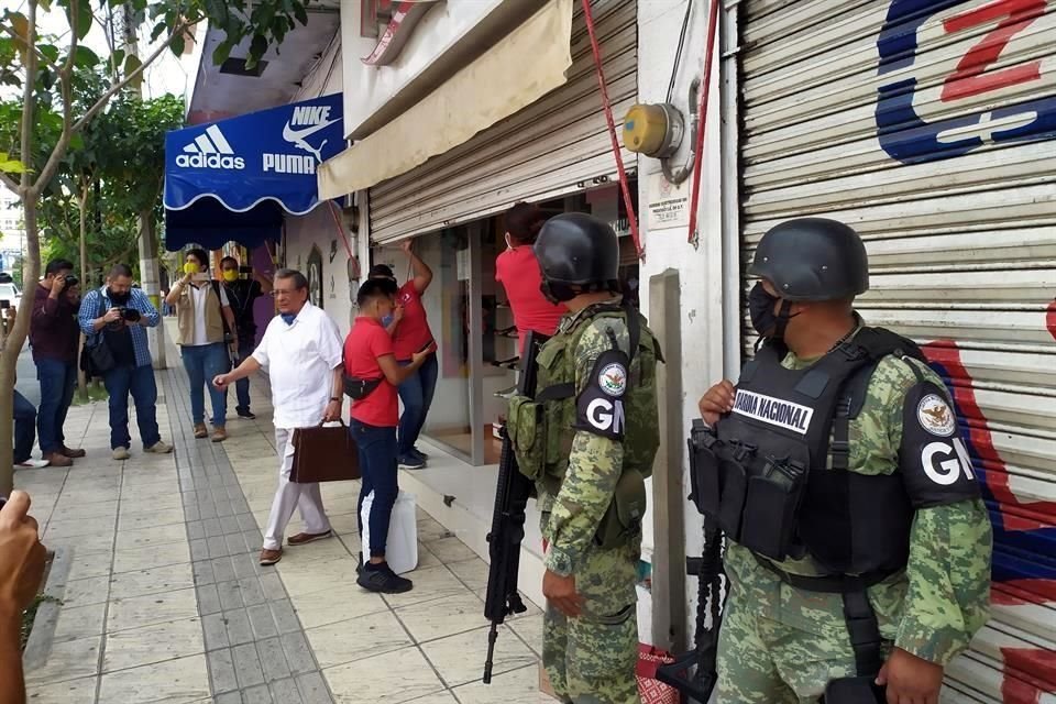 Los empresarios cerraron, luego que ayer se negaron a  hacerlo.