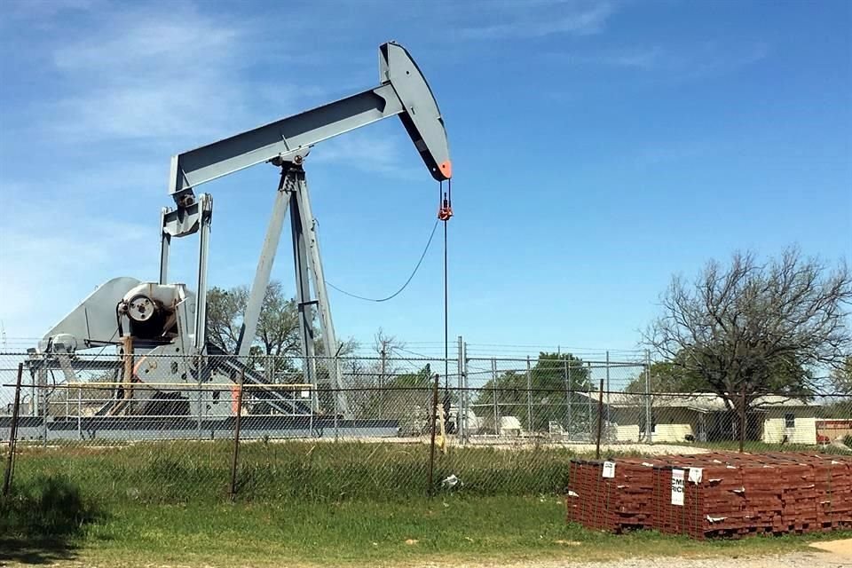 Ante el desplome de la demanda, las petroleras han cerrado pozos.