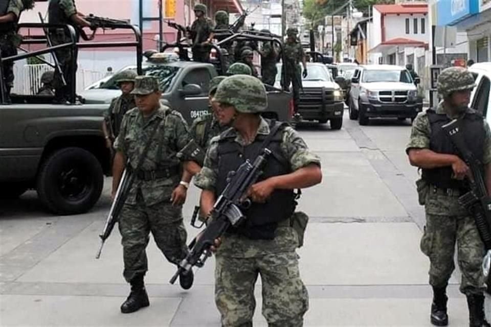 Monreal indicó que el acuerdo tiene como objetivo disponer durante cinco años de las fuerzas militares de manera extraordinaria, regulada, subordinada y complementaria.