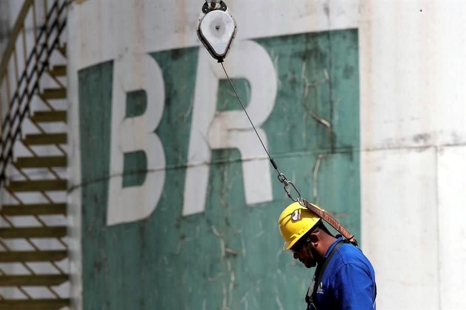 Petrobras logró reducir el año pasado su deuda por debajo de los 60 mil millones de dólares antes de lo previsto.