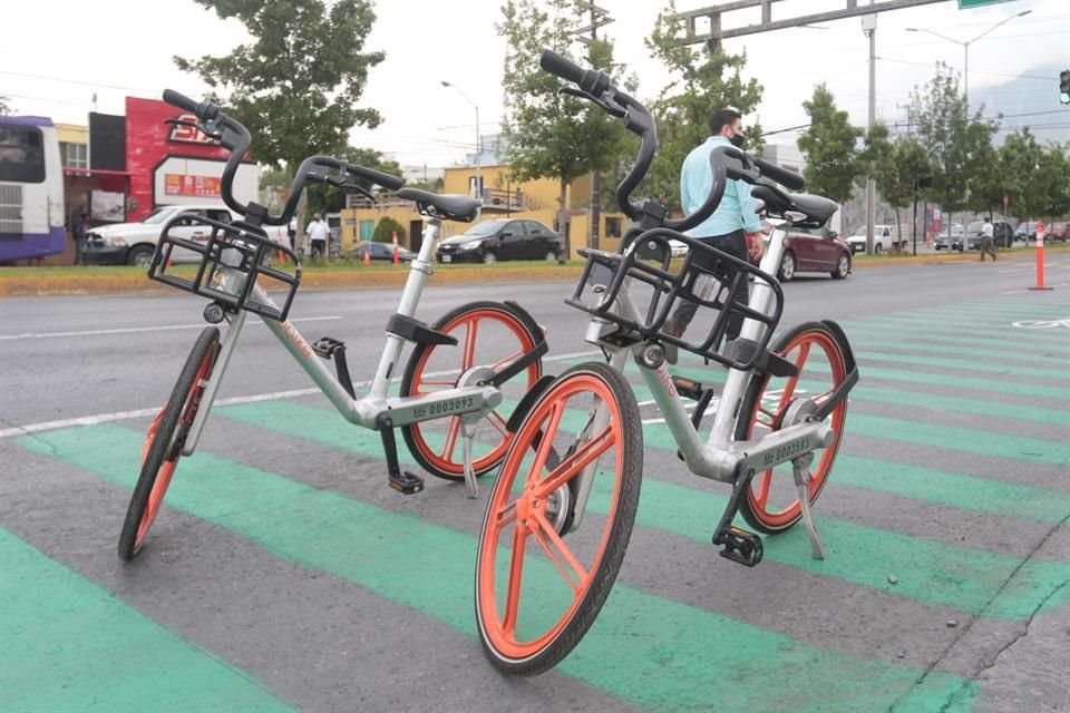 De acuerdo con la convocatoria pública, se comprarán 3 mil 800 separadores a base de poste, así como pintura para delimitar 26 mil metros lineales.