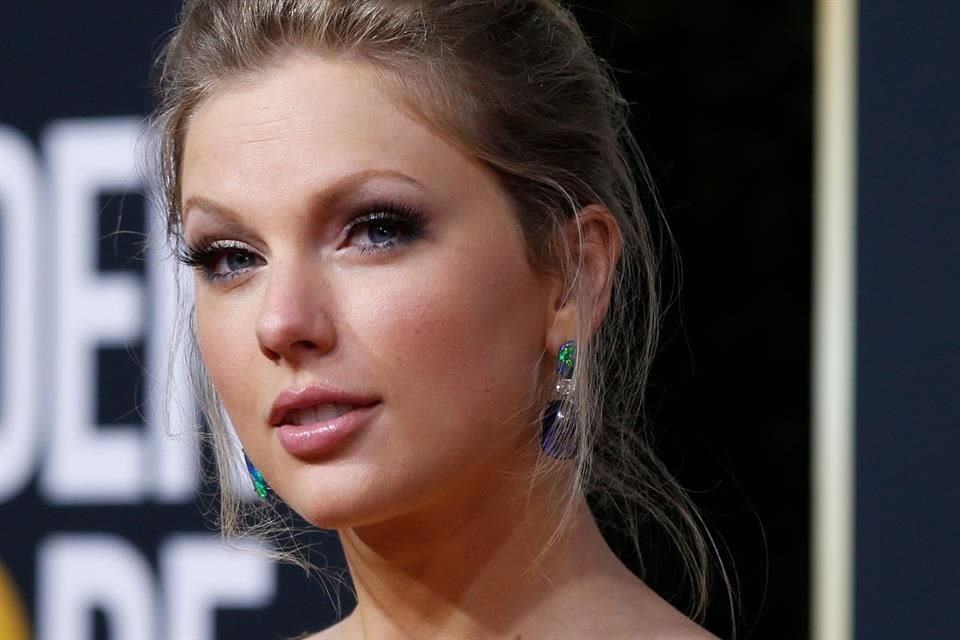 Taylor Swift agradeció con su regalo a Emerson Weber por su gesto de reconocer la labor de los carteros y el servicio postal, y por decir que las cartas hechas a mano son importantes.