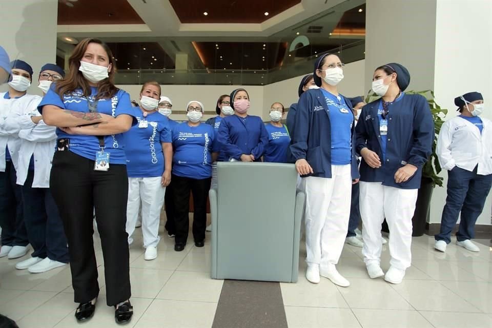 Casi 100 trabajadores del nosocomio se reunieron para ver la presentación.