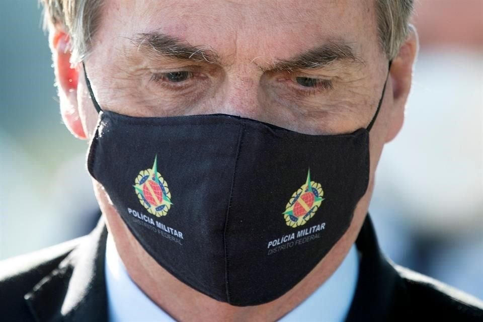 Bolsonaro ha dicho que prolongar las medidas de confinamiento en Brasil, la cuarta nación con más contagios en el mundo, empeorará la situación económica del país.