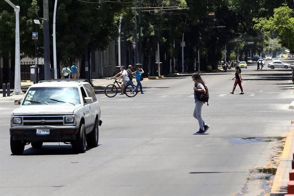 A diferencia de lo que ocurrió en El Baratillo, este domingo en la Zona Centro de Guadalajara sí se respetó el aislamiento y el cierre de negocios.