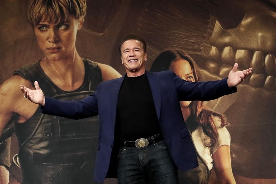 Arnold Schwarzenegger reveló los problemas que vivió tras su operación en 2018 para motivar a jóvenes graduados a no dejarse vencer por el coronavirus.