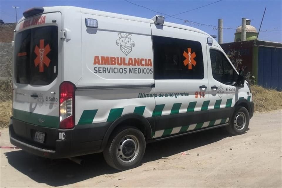 En El Salto, un hombre fue despojado de 125 mil pesos tras hacer un retiro bancario, y en el forcejeo recibió recibió un balazo en el pecho.