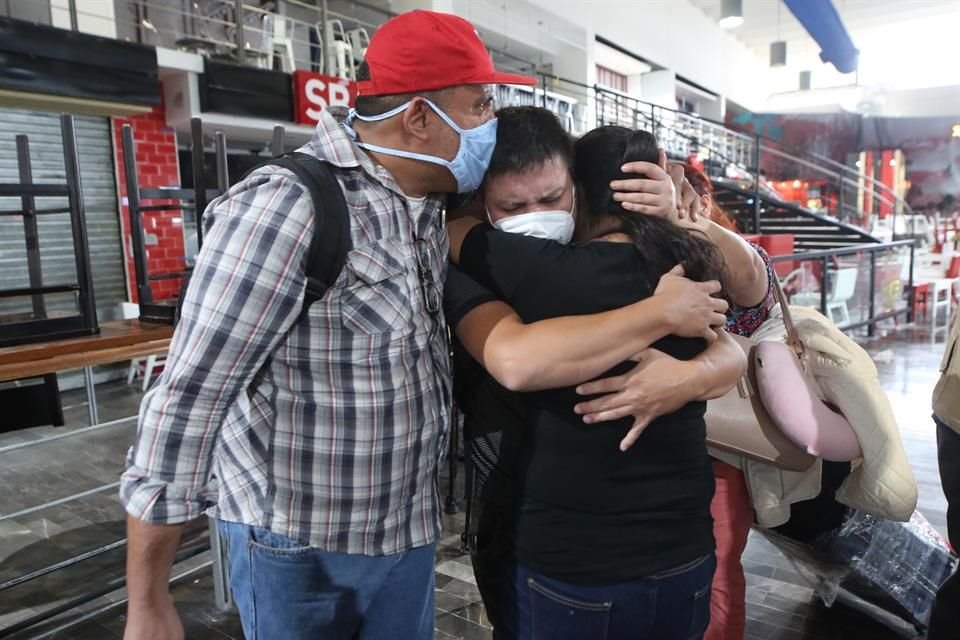 Los enfermeros regios del IMSS que fueron plagiados en CDMX arribaron hoy a la Ciudad.