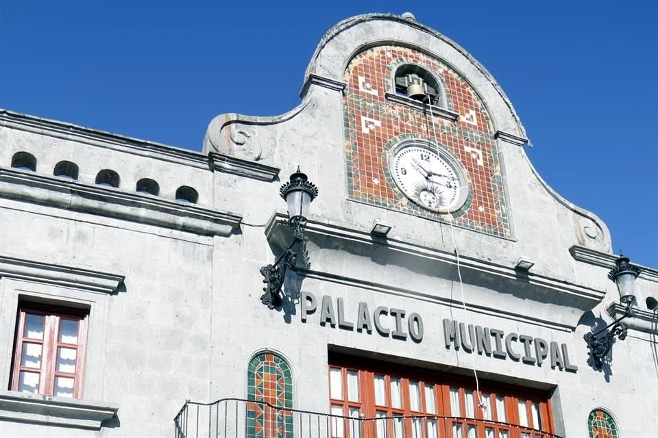 El personal que tuvo contacto con los funcionarios contagiados permanecerán aislados en casa por los próximos 14 días.