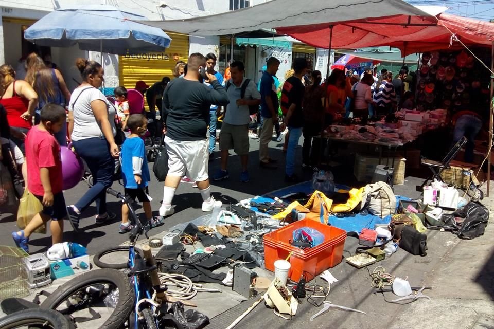 Aunque las autoridades han dicho que los giros no esenciales se irán reactivando paulatinamente, en el Tianguis de Lomas de Polanco eso no se acató.
