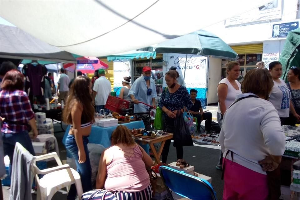 Otros de los visitantes optaron por ni siquiera llevar cubrebocas.