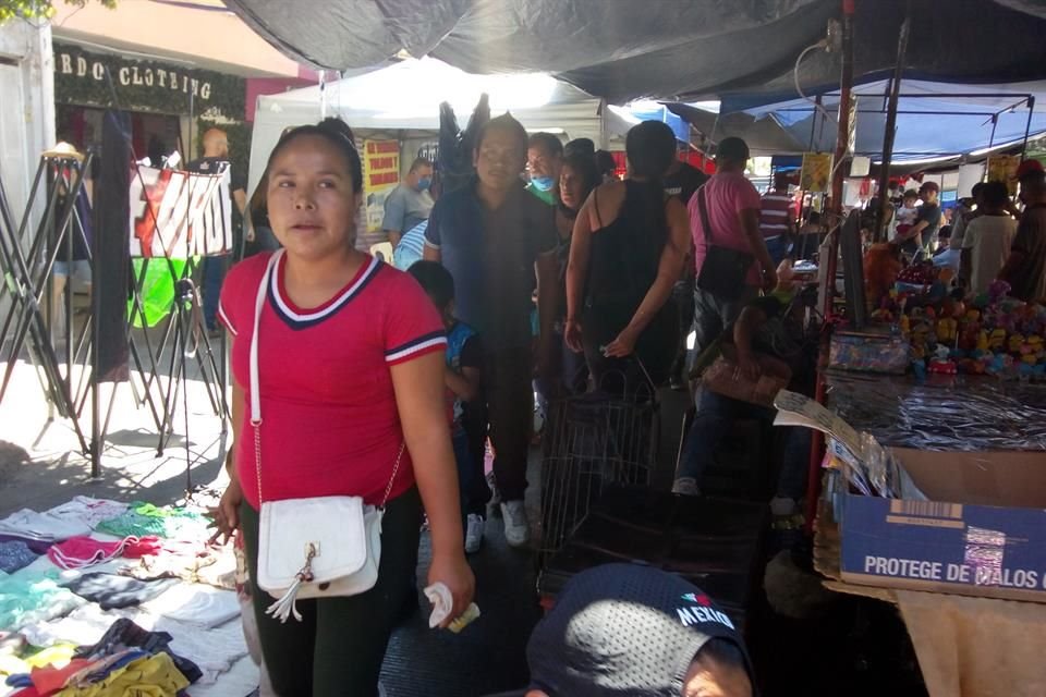 En el tianguis tampoco había toma de temperatura.