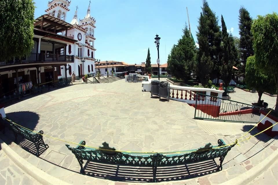 En Mazamitla Permanece cerrada la plaza principal y las fronteras a la Cabecera Municipal. Desde Semana Santa a la fecha han rechazado la entrada a 12 mil 500 visitantes.